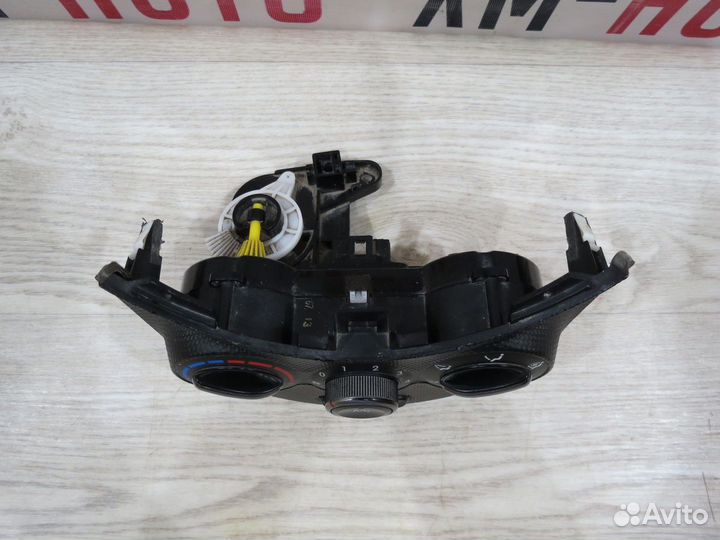 Блок управления отопителем Hyundai Solaris