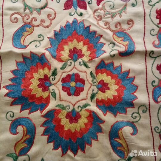 Узбекское шелковое сюзане ручной вышивки