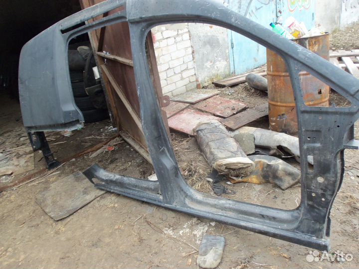 Крыло заднее правое Volkswagen Caddy 2004-2019