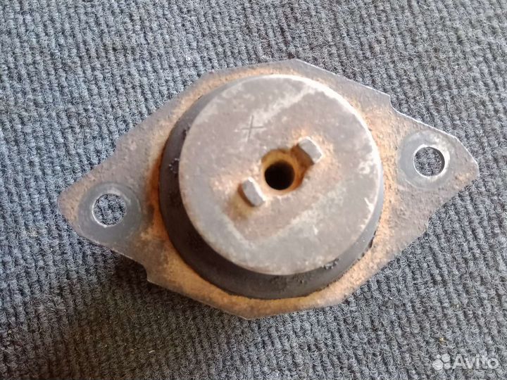 Подушка двигателя Фольксваген Пассат б3