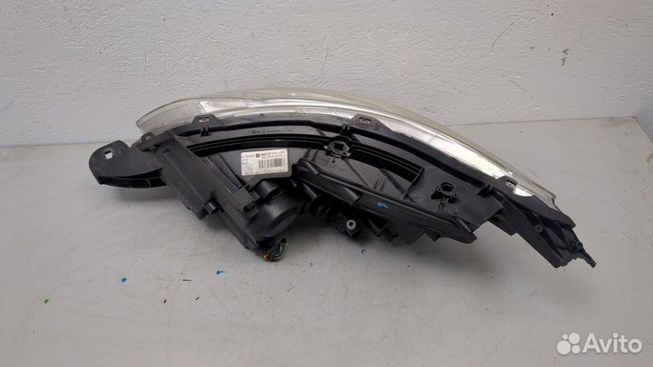 Фара (передняя) Peugeot 2008, 2013