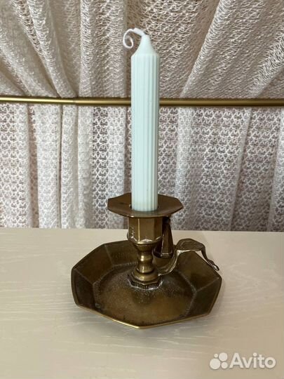Старинный подсвечник с гасителем