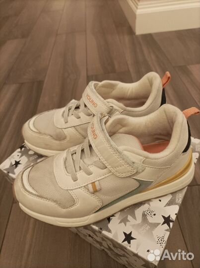 Кроссовки для девочки 34