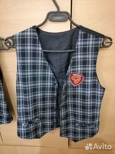 Продаются школьные жилетки на мальчика