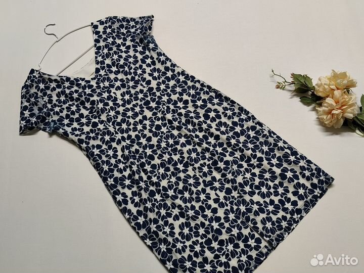 Нежное кружевное платье с цветочками