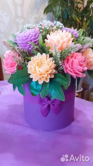 Шляпная коробка с цветами