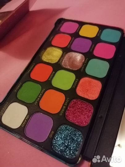 Палетка теней revolution