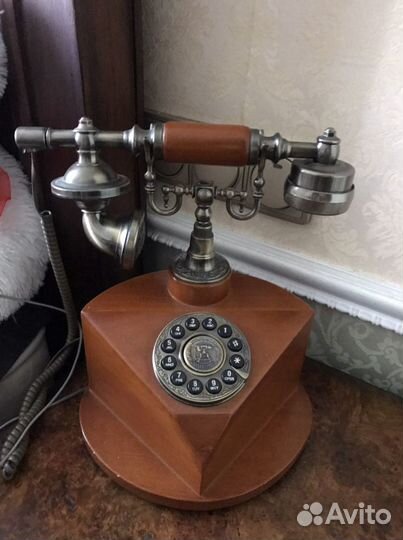 Телефон старинный