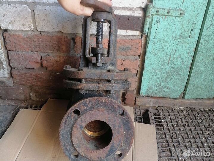 Задвижка чугунная ру10 80