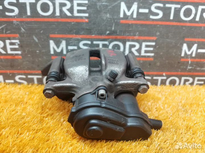 Суппорт задний правый Audi A5 8T cdnc 2011