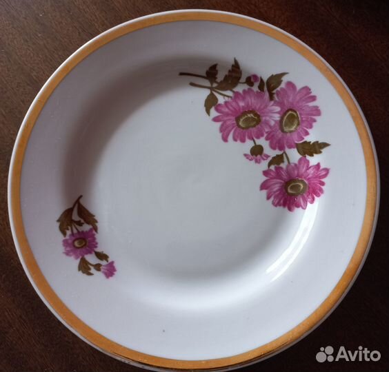 Столовый набор тарелок