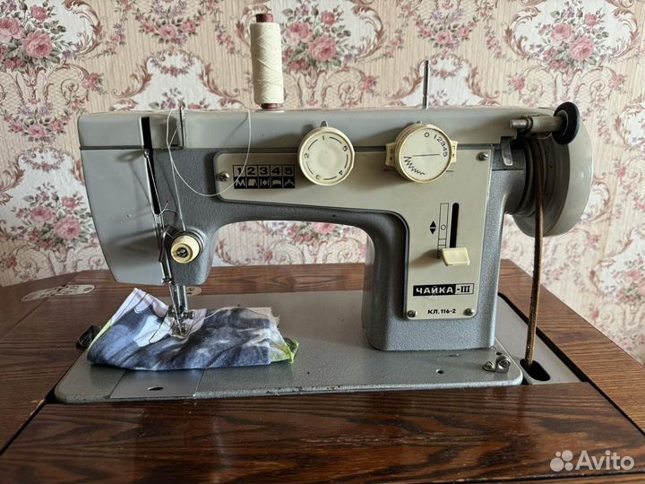 Швейная ножная машинка Чайка