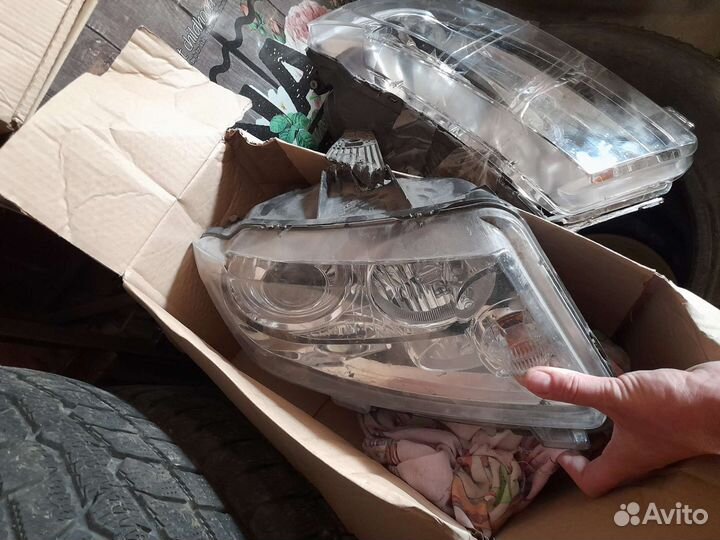 Фара правая jeep grand cherokee wk2