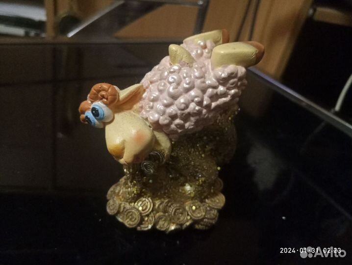 Сувениры статуэтки фигурки