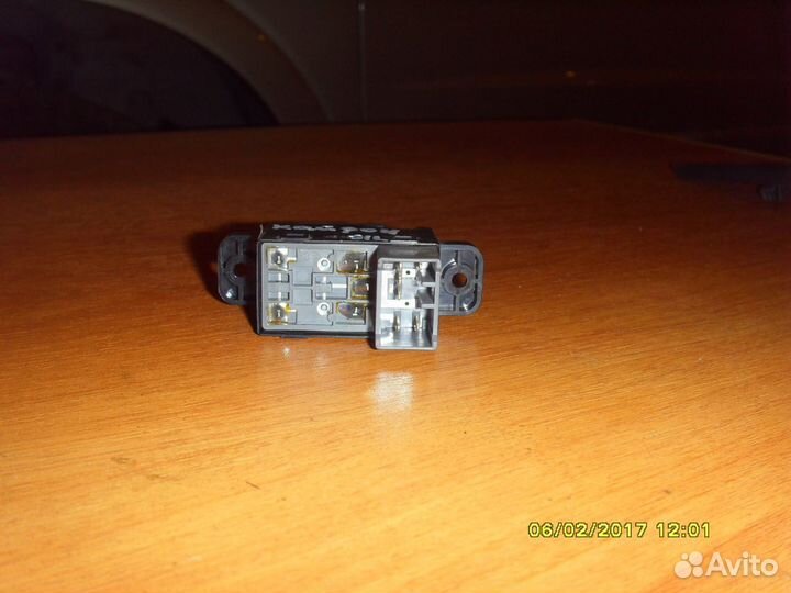 Кнопка стеклоподъемника заднего Ssang Yong Kyron