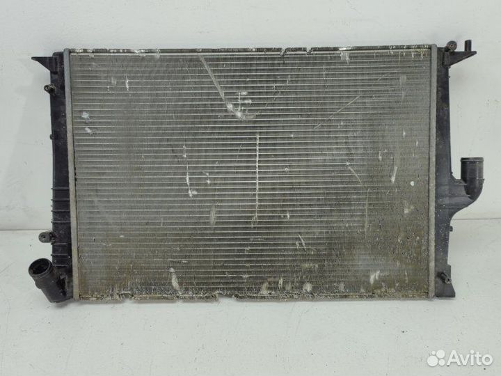 Радиатор охлаждения двигателя Renault Logan 2016