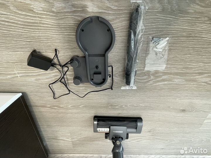 Вертикальный пылесос Redmond RV-UR381