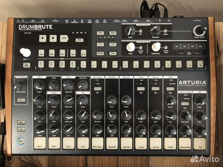 Arturia drumbrute - Аналоговая драм машина