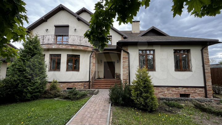 Коттедж 552 м² на участке 15 сот.