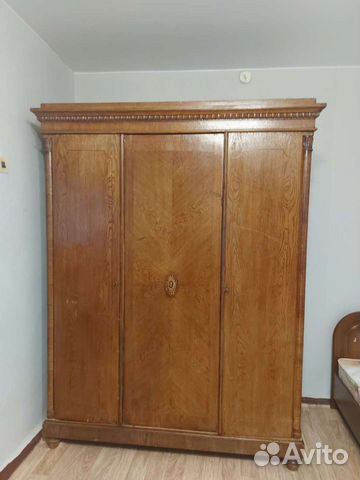 Продаю старый шкаф. Старинный шифоньер. Советские шкафы 50-х годов. Продаю старый шкаф. Шкаф трёхстворчатый старый.
