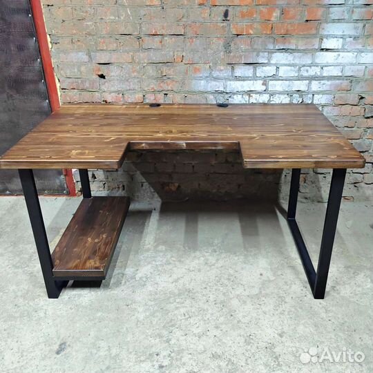 Компьютерный стол в стиле лофт