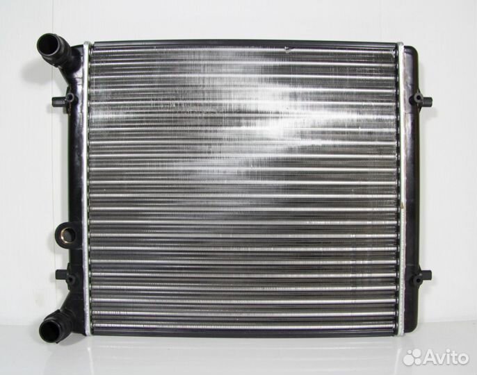 Радиатор охлаждения двигателя Volkswagen Golf 4 1J