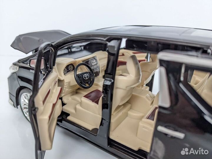 Металлическая модель Toyota Alphard