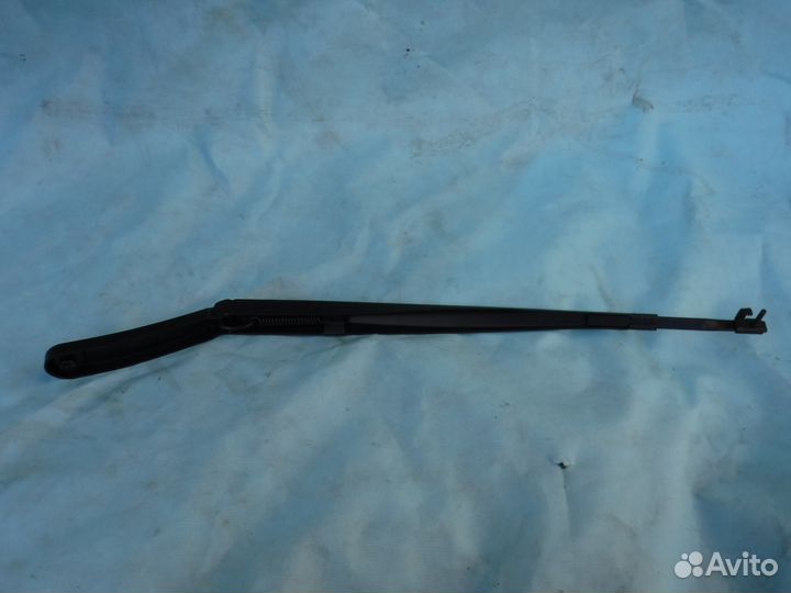 Поводок дворника правый BMW 7 F01 / бмв Ф01