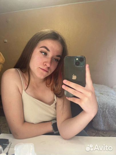 Модель на брови