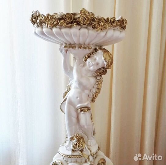 Статуи с кашпо