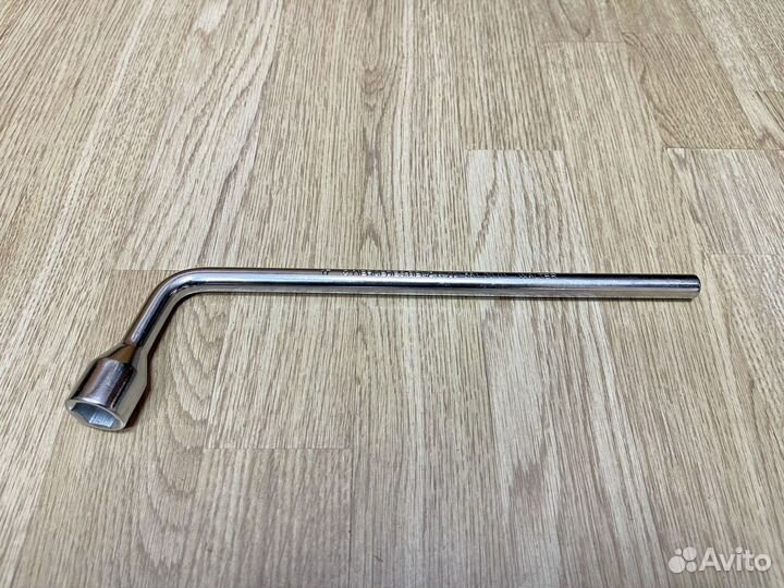 Ключ балонный Mercedes A2215810001