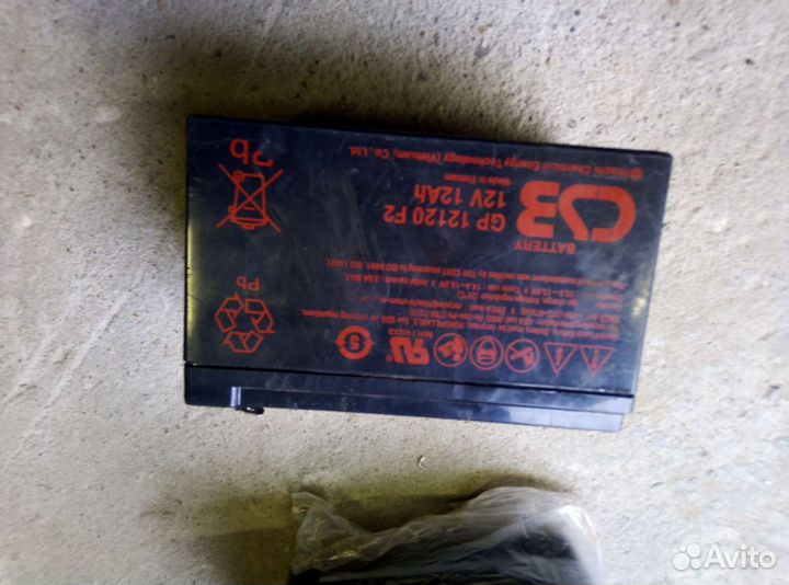 Зарядное с аккумуляторами 12 в 7 и 12 а