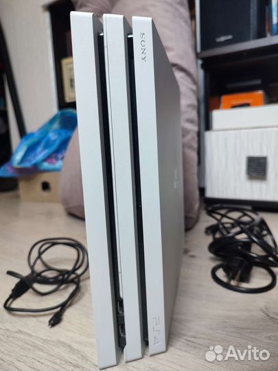Sony PlayStation 4 Pro белая