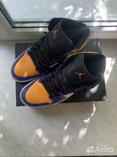 Nike air jordan 1 mid lakers