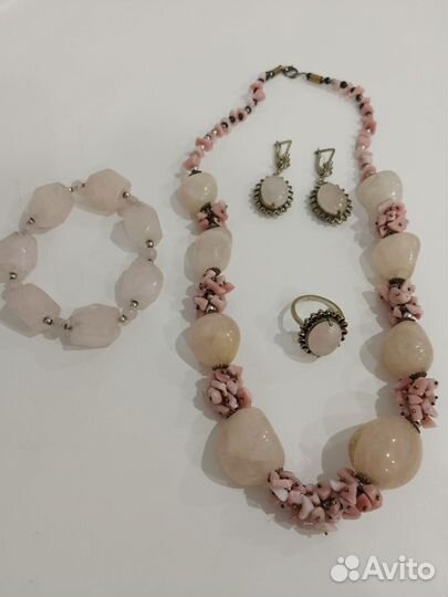 Бусы, кольца, серьги из натурального камня