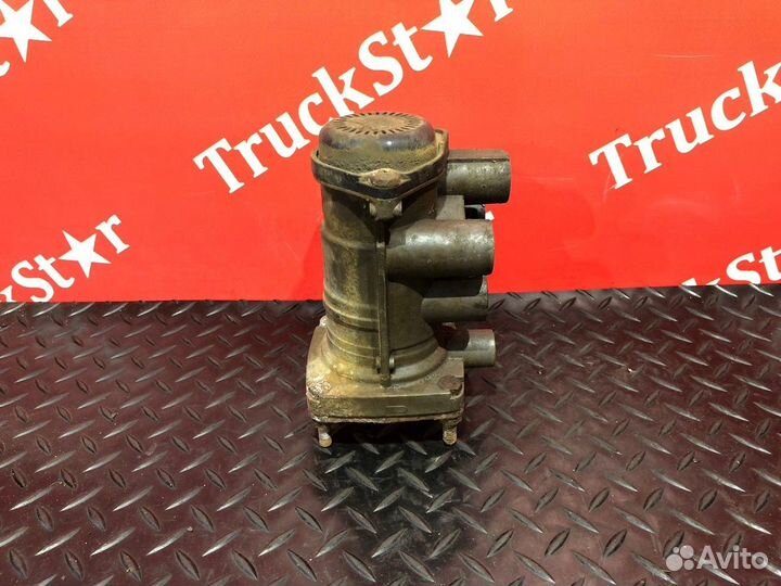 Кран управления тормозами прицепа