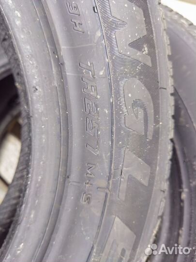 Triangle TR257 225/60 R17