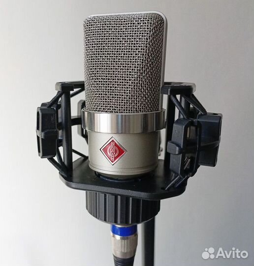 Neumann TLM 102(replica) студийный микрофон
