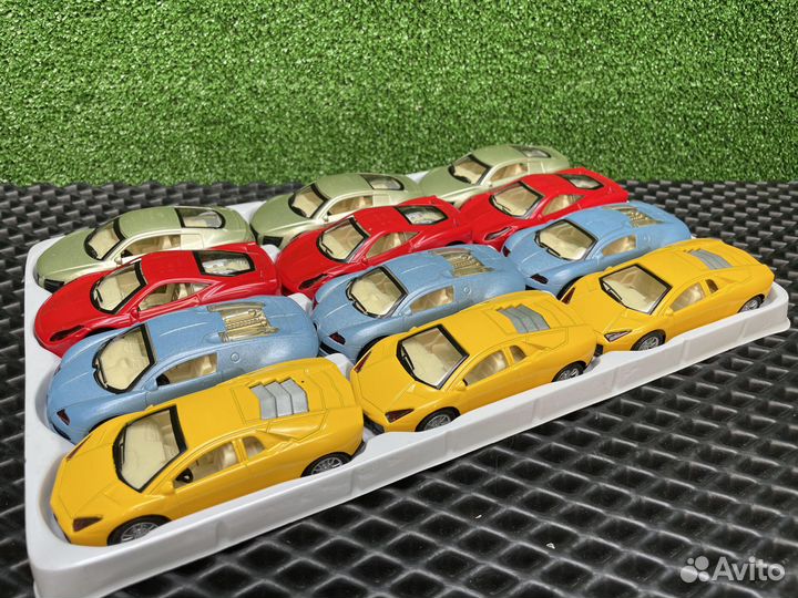 Металлическая моделька машины