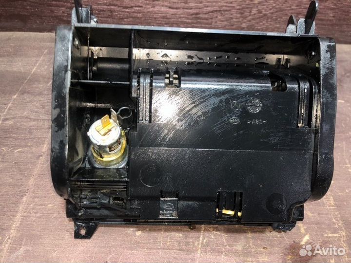 Пепельница Mercedes-Benz E320 W210 M112.941 1998