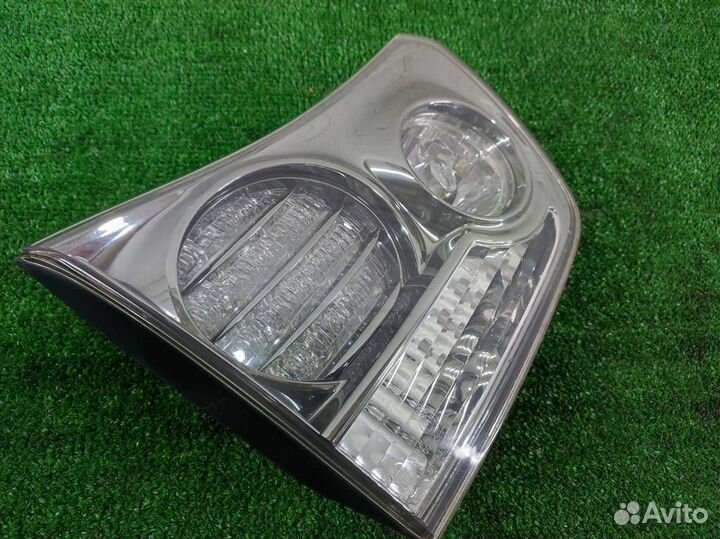 Фонарь задний внутренний левый Lexus RX400H 2007