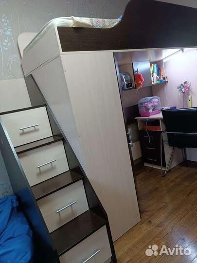 Двухъярусная кровать со шкафом и столом