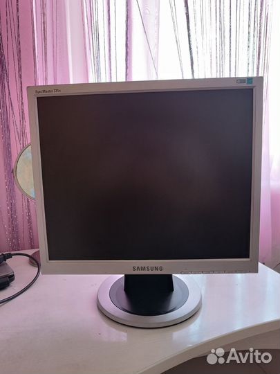 Монитор Samsung