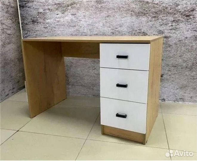 Стол письменный