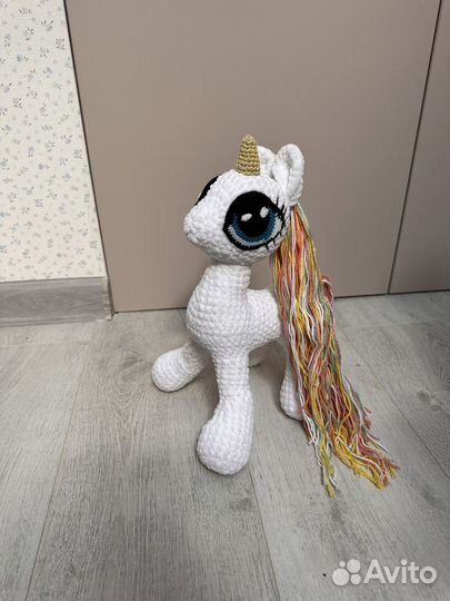 Вязаная pony с радужными волосами