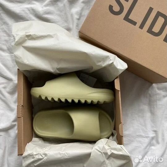 Adidas yeezy slides Bone