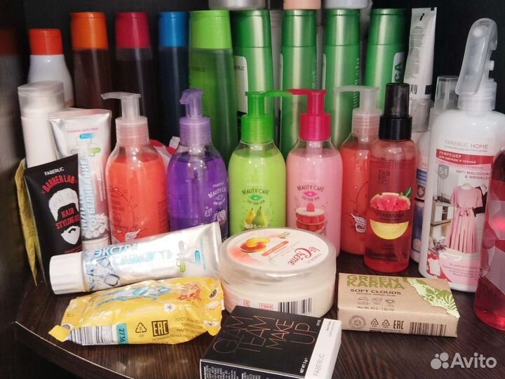 Набор косметики и постельное белье