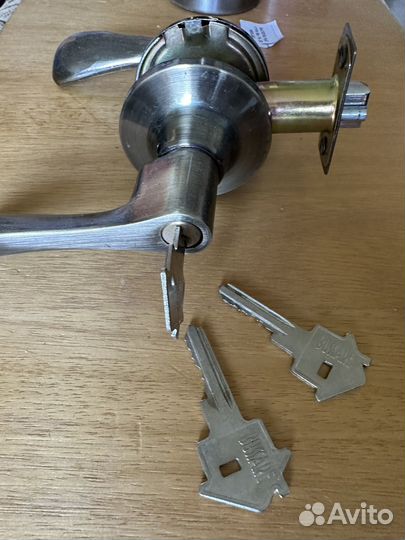 Дверные ручка с замком