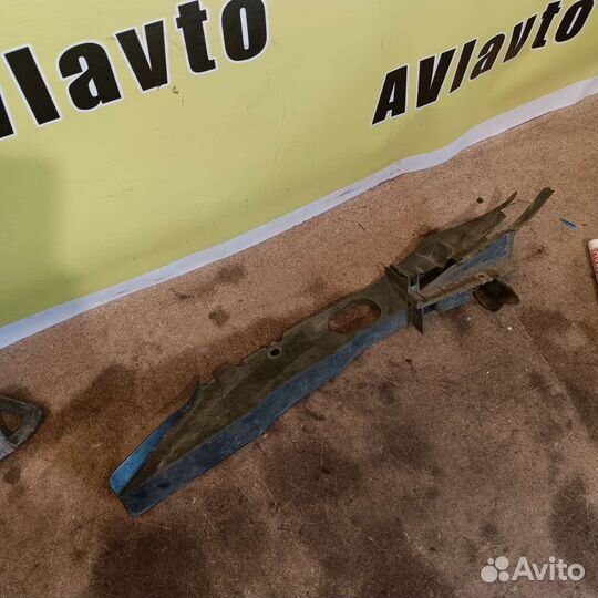 Накладка на крыло правая Ford Focus 2