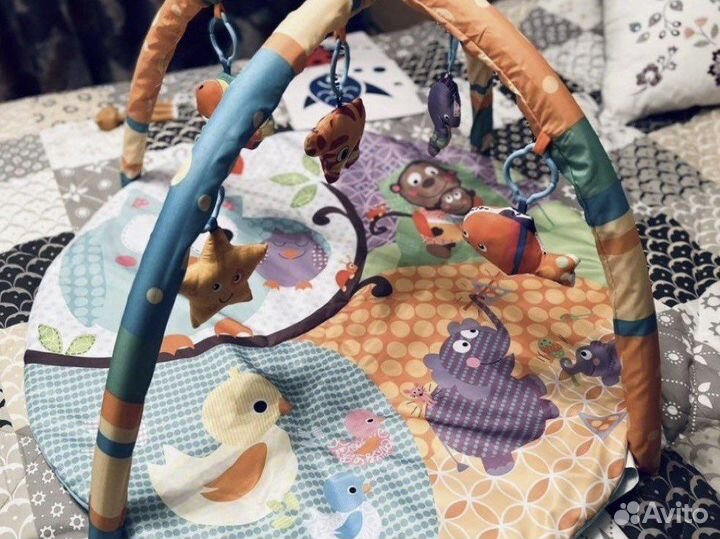 Развивающий коврик, пеленальный столик и др